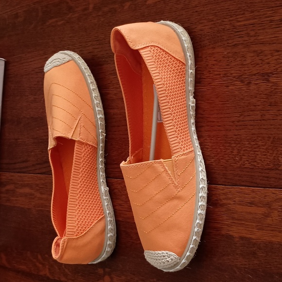 NWT Woman's Slip-On Espadrilles Canvas Flats - Picture 3 of 6